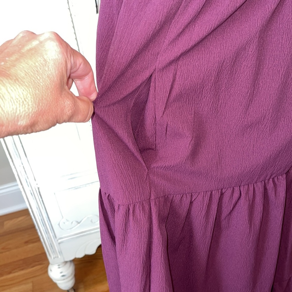 Entro -Plum V-Neck Tier Midi - Picture 6 of 7
